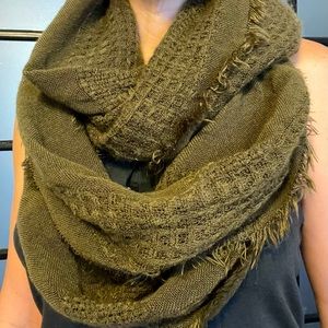 BCBGeneration infinity army green light scarf shawl cover up one size